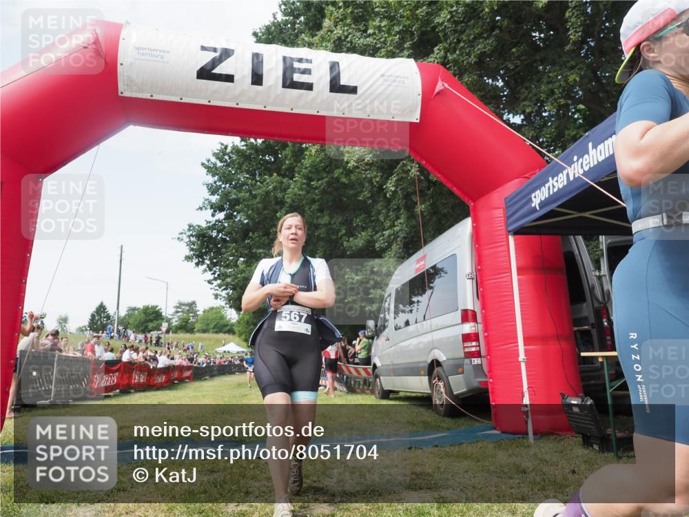 21.06.2025 - 27. Vierlanden-Triathlon KatJ http://msf.ph/oto/8051704 15.06.2025 11:40:53 Ziel 604 meine-sportfotos.de