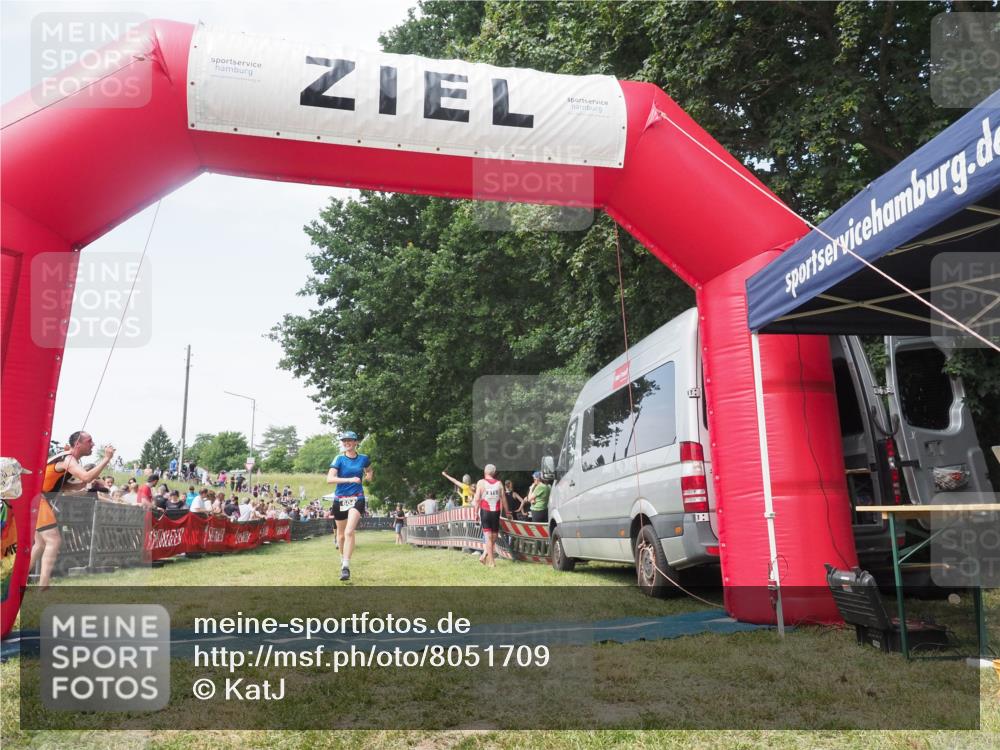 15.06.2025 - 27. Vierlanden-Triathlon KatJ http://msf.ph/oto/8051709 15.06.2025 11:40:57 Ziel  meine-sportfotos.de
