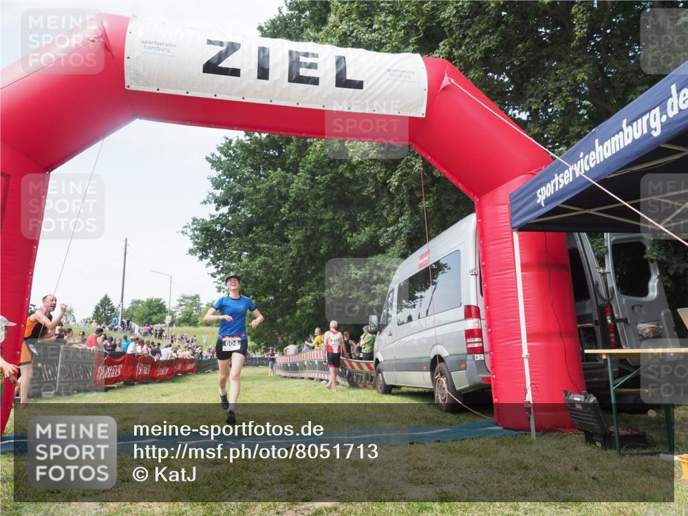 21.06.2025 - 27. Vierlanden-Triathlon KatJ http://msf.ph/oto/8051713 15.06.2025 11:40:57 Ziel  meine-sportfotos.de