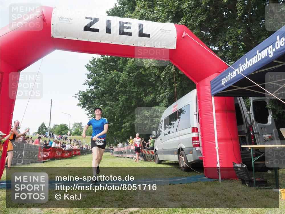 21.06.2025 - 27. Vierlanden-Triathlon KatJ http://msf.ph/oto/8051716 15.06.2025 11:40:58 Ziel  meine-sportfotos.de