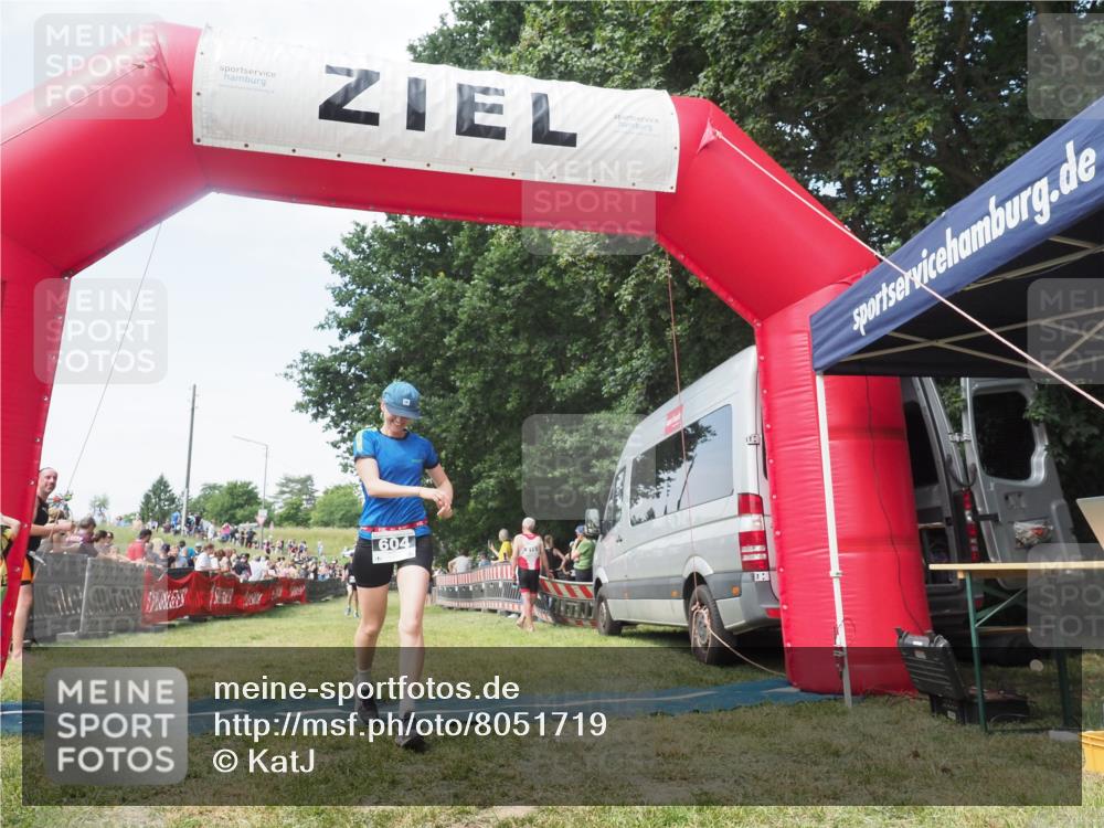 15.06.2025 - 27. Vierlanden-Triathlon KatJ http://msf.ph/oto/8051719 15.06.2025 11:40:58 Ziel  meine-sportfotos.de