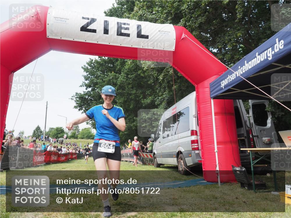 15.06.2025 - 27. Vierlanden-Triathlon KatJ http://msf.ph/oto/8051722 15.06.2025 11:40:59 Ziel  meine-sportfotos.de