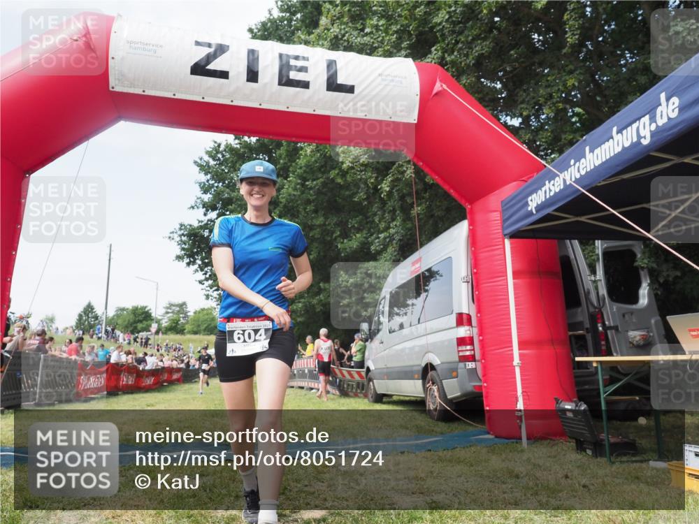 21.06.2025 - 27. Vierlanden-Triathlon KatJ http://msf.ph/oto/8051724 15.06.2025 11:40:59 Ziel  meine-sportfotos.de