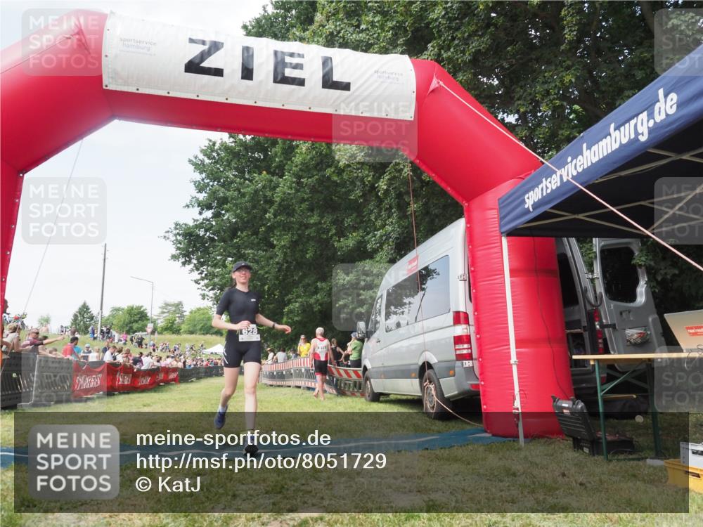 15.06.2025 - 27. Vierlanden-Triathlon KatJ http://msf.ph/oto/8051729 15.06.2025 11:41:03 Ziel  meine-sportfotos.de