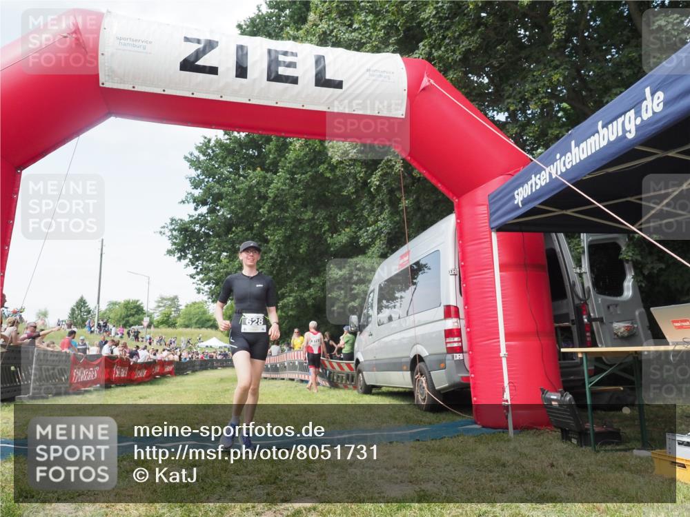 21.06.2025 - 27. Vierlanden-Triathlon KatJ http://msf.ph/oto/8051731 15.06.2025 11:41:03 Ziel  meine-sportfotos.de