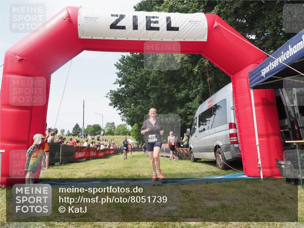 15.06.2025 - 27. Vierlanden-Triathlon KatJ http://msf.ph/oto/8051739 15.06.2025 11:41:46 Ziel 374, 429 meine-sportfotos.de
