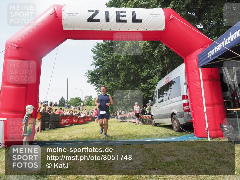 15.06.2025 - 27. Vierlanden-Triathlon KatJ http://msf.ph/oto/8051748 15.06.2025 11:41:50 Ziel 429, 522 meine-sportfotos.de