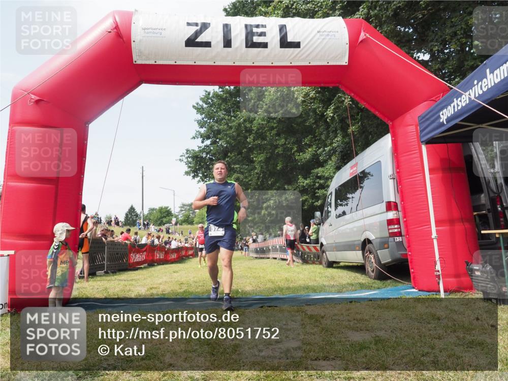 21.06.2025 - 27. Vierlanden-Triathlon KatJ http://msf.ph/oto/8051752 15.06.2025 11:41:51 Ziel 429, 522 meine-sportfotos.de