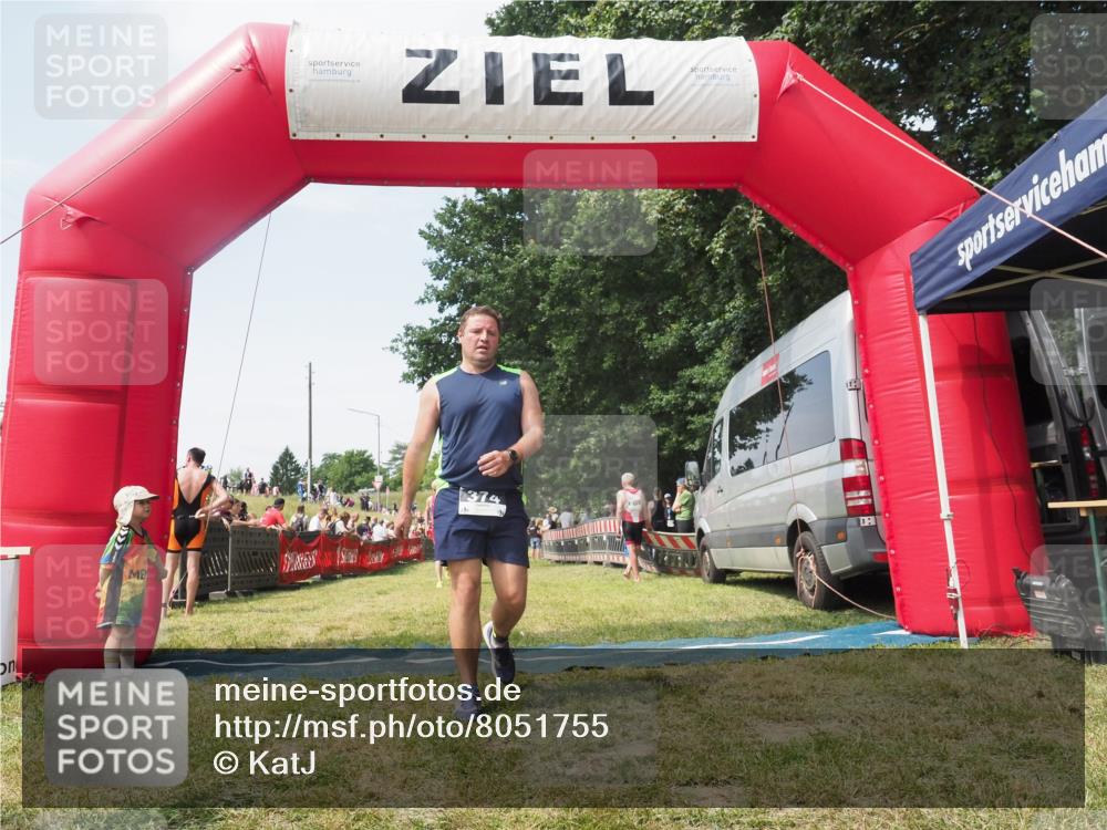21.06.2025 - 27. Vierlanden-Triathlon KatJ http://msf.ph/oto/8051755 15.06.2025 11:41:51 Ziel 429, 522 meine-sportfotos.de