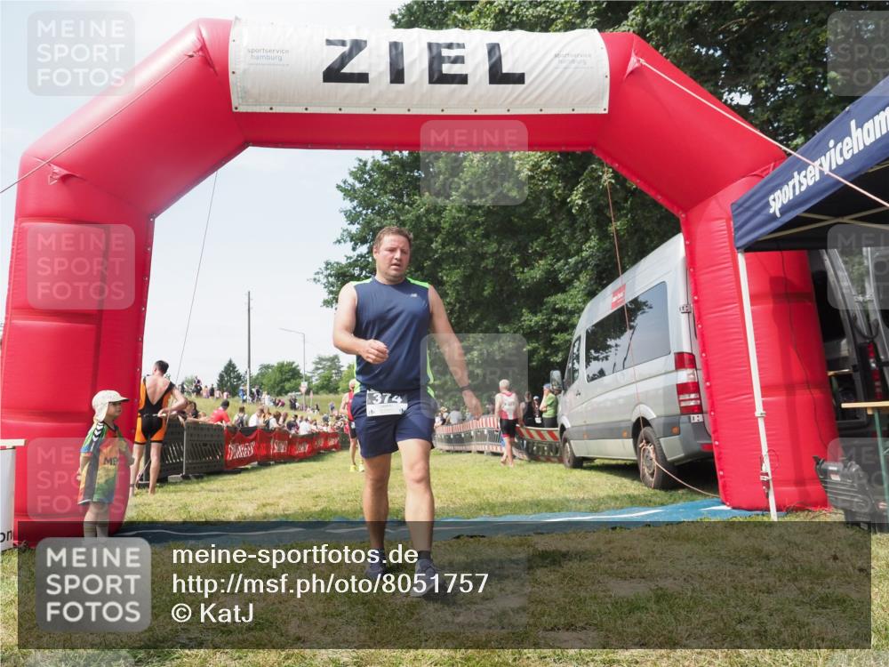 21.06.2025 - 27. Vierlanden-Triathlon KatJ http://msf.ph/oto/8051757 15.06.2025 11:41:52 Ziel 429, 522 meine-sportfotos.de