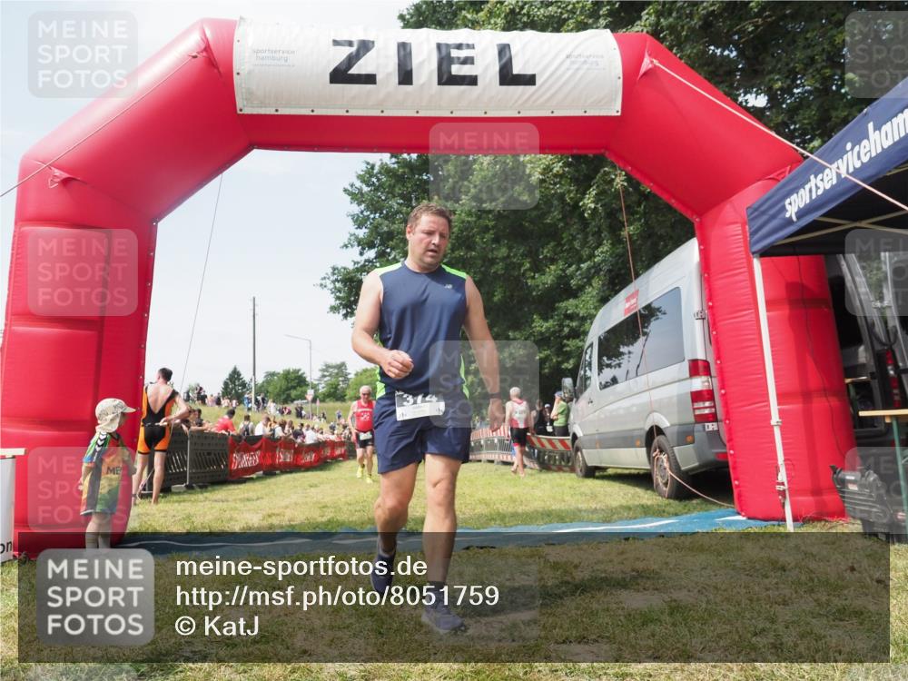 15.06.2025 - 27. Vierlanden-Triathlon KatJ http://msf.ph/oto/8051759 15.06.2025 11:41:52 Ziel 429, 522 meine-sportfotos.de
