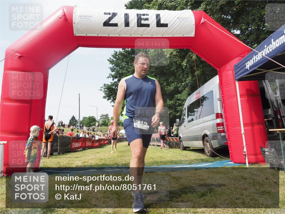 15.06.2025 - 27. Vierlanden-Triathlon KatJ http://msf.ph/oto/8051761 15.06.2025 11:41:52 Ziel 429, 522 meine-sportfotos.de
