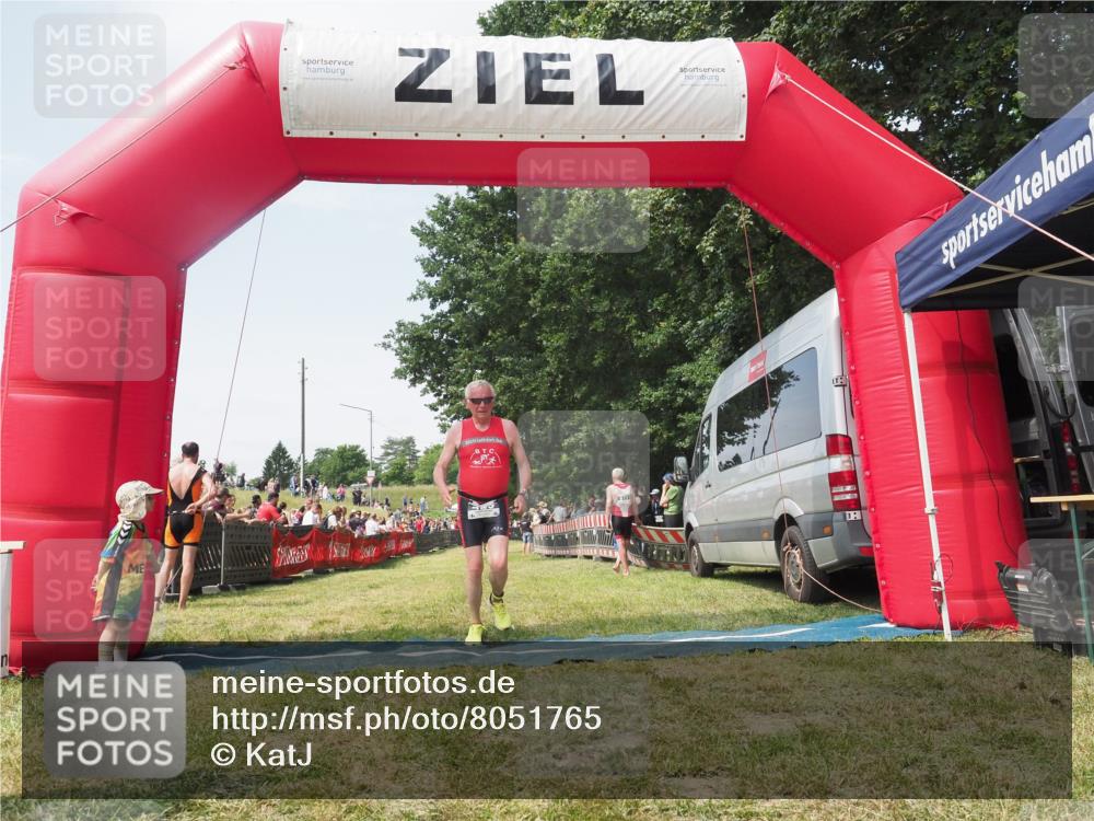 21.06.2025 - 27. Vierlanden-Triathlon KatJ http://msf.ph/oto/8051765 15.06.2025 11:41:55 Ziel 522 meine-sportfotos.de