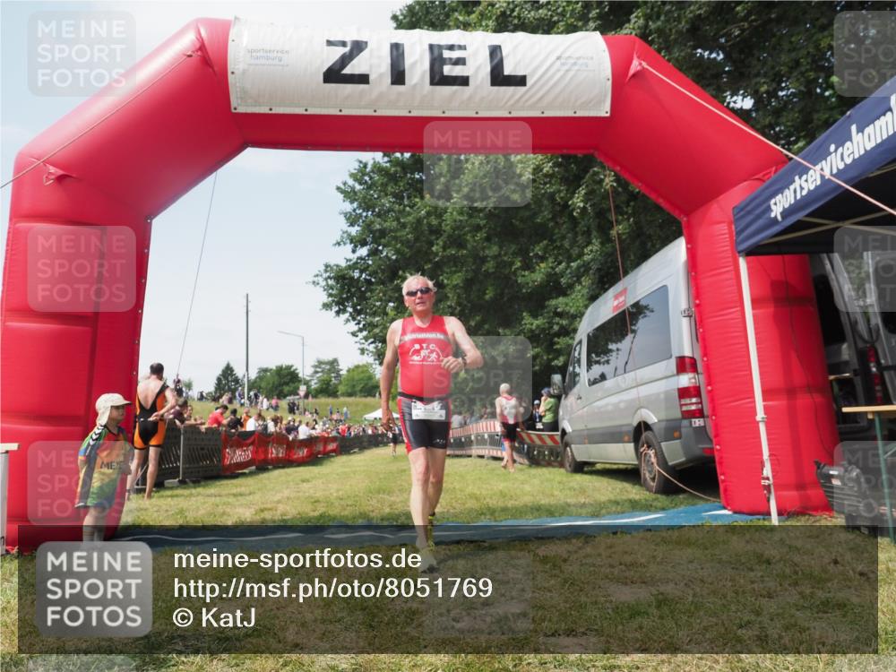 21.06.2025 - 27. Vierlanden-Triathlon KatJ http://msf.ph/oto/8051769 15.06.2025 11:41:55 Ziel 522 meine-sportfotos.de