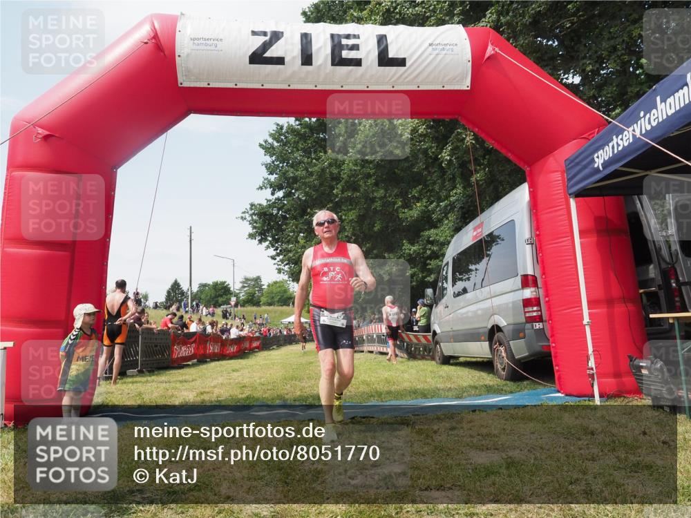 15.06.2025 - 27. Vierlanden-Triathlon KatJ http://msf.ph/oto/8051770 15.06.2025 11:41:55 Ziel 522 meine-sportfotos.de