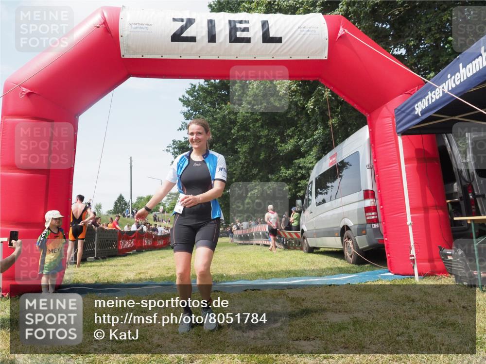 15.06.2025 - 27. Vierlanden-Triathlon KatJ http://msf.ph/oto/8051784 15.06.2025 11:42:05 Ziel  meine-sportfotos.de