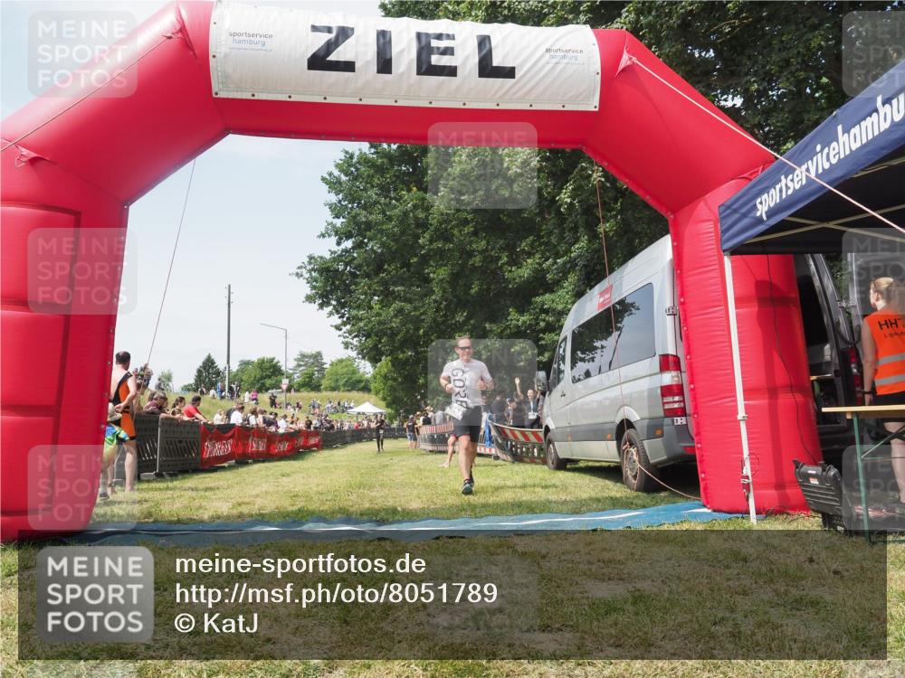 21.06.2025 - 27. Vierlanden-Triathlon KatJ http://msf.ph/oto/8051789 15.06.2025 11:42:26 Ziel 619 meine-sportfotos.de