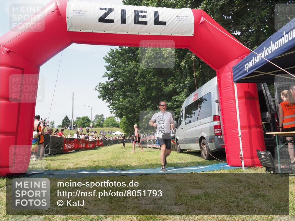 21.06.2025 - 27. Vierlanden-Triathlon KatJ http://msf.ph/oto/8051793 15.06.2025 11:42:27 Ziel 619 meine-sportfotos.de