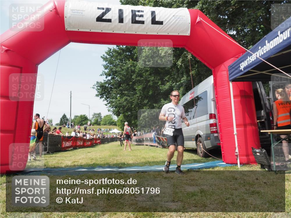 21.06.2025 - 27. Vierlanden-Triathlon KatJ http://msf.ph/oto/8051796 15.06.2025 11:42:28 Ziel 619 meine-sportfotos.de