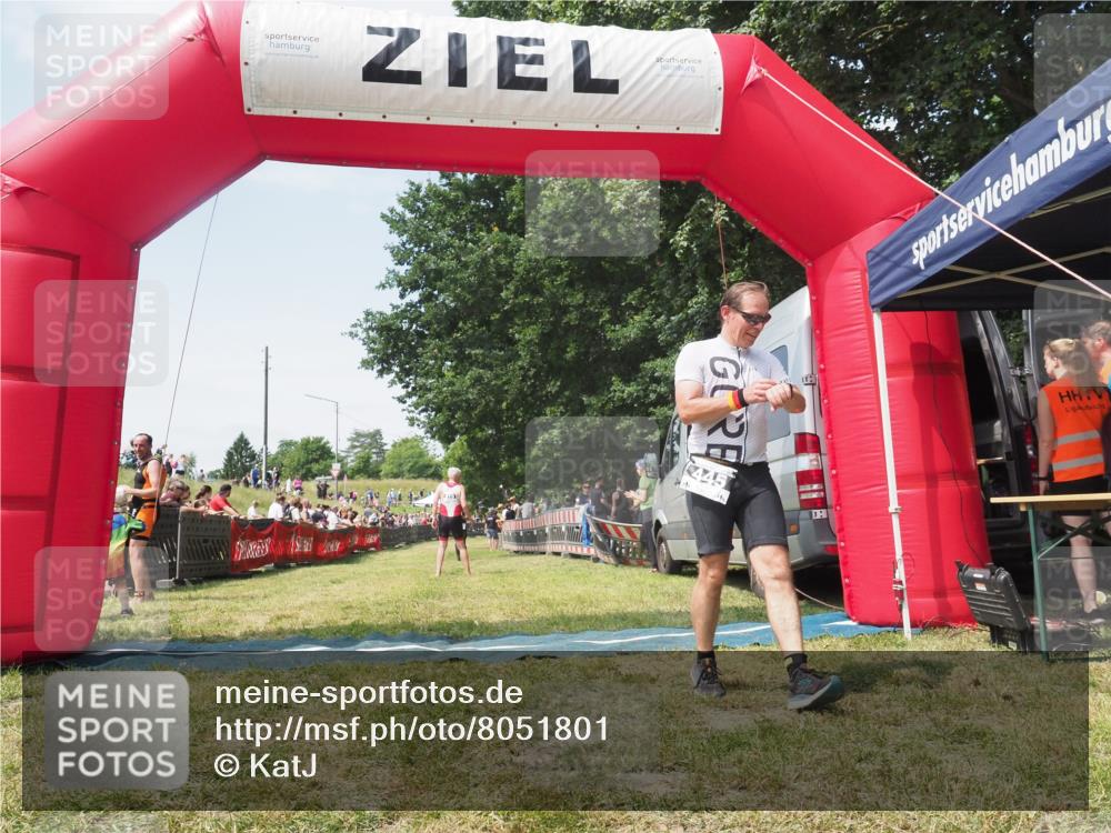 15.06.2025 - 27. Vierlanden-Triathlon KatJ http://msf.ph/oto/8051801 15.06.2025 11:42:28 Ziel 619 meine-sportfotos.de