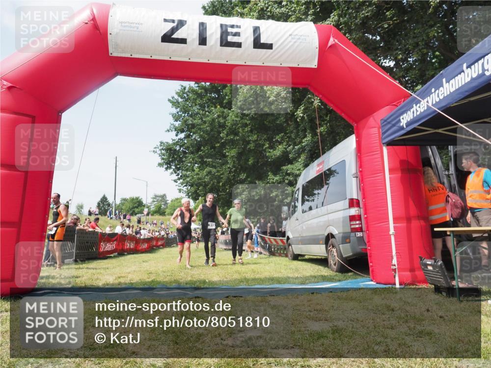 21.06.2025 - 27. Vierlanden-Triathlon KatJ http://msf.ph/oto/8051810 15.06.2025 11:42:33 Ziel 569, 619 meine-sportfotos.de
