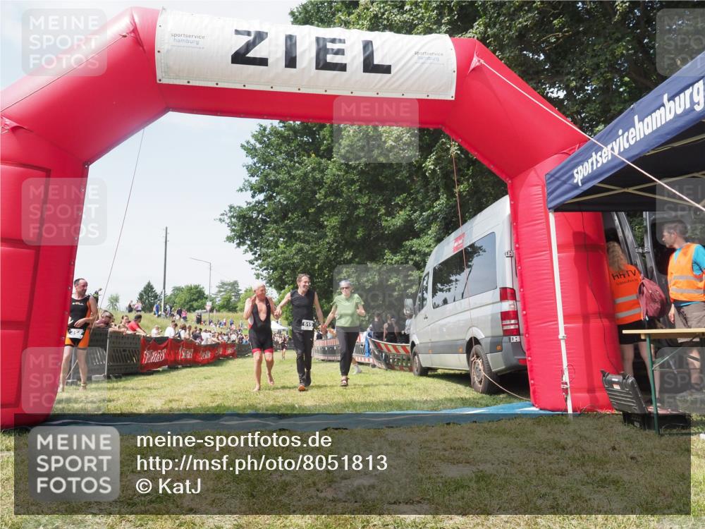 15.06.2025 - 27. Vierlanden-Triathlon KatJ http://msf.ph/oto/8051813 15.06.2025 11:42:34 Ziel 569 meine-sportfotos.de