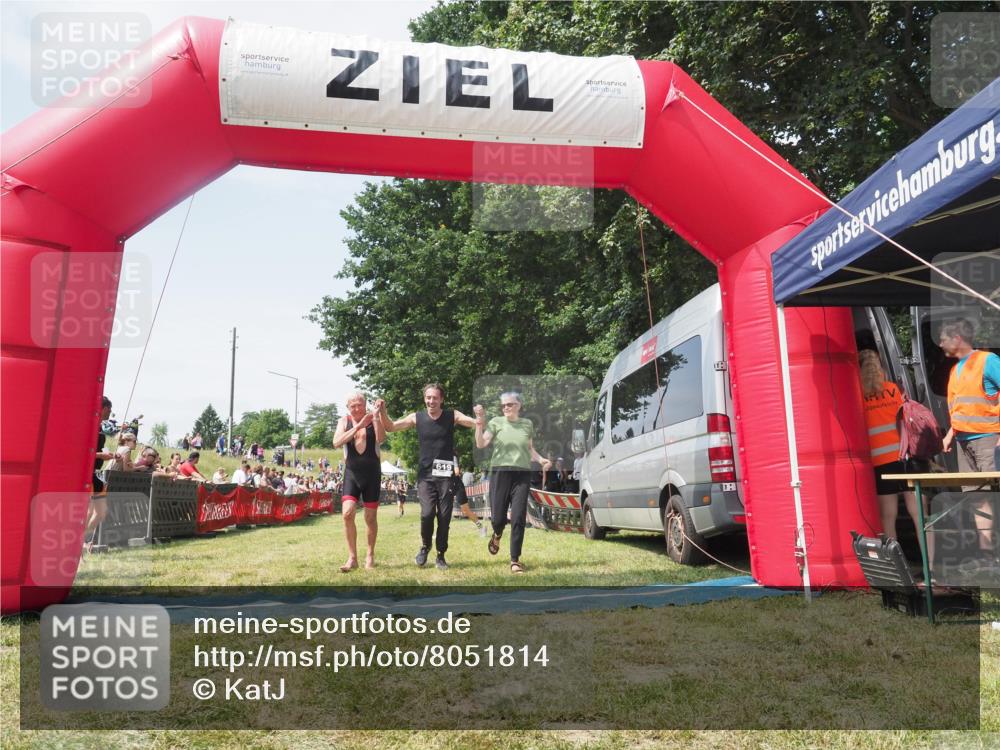 15.06.2025 - 27. Vierlanden-Triathlon KatJ http://msf.ph/oto/8051814 15.06.2025 11:42:34 Ziel 569 meine-sportfotos.de