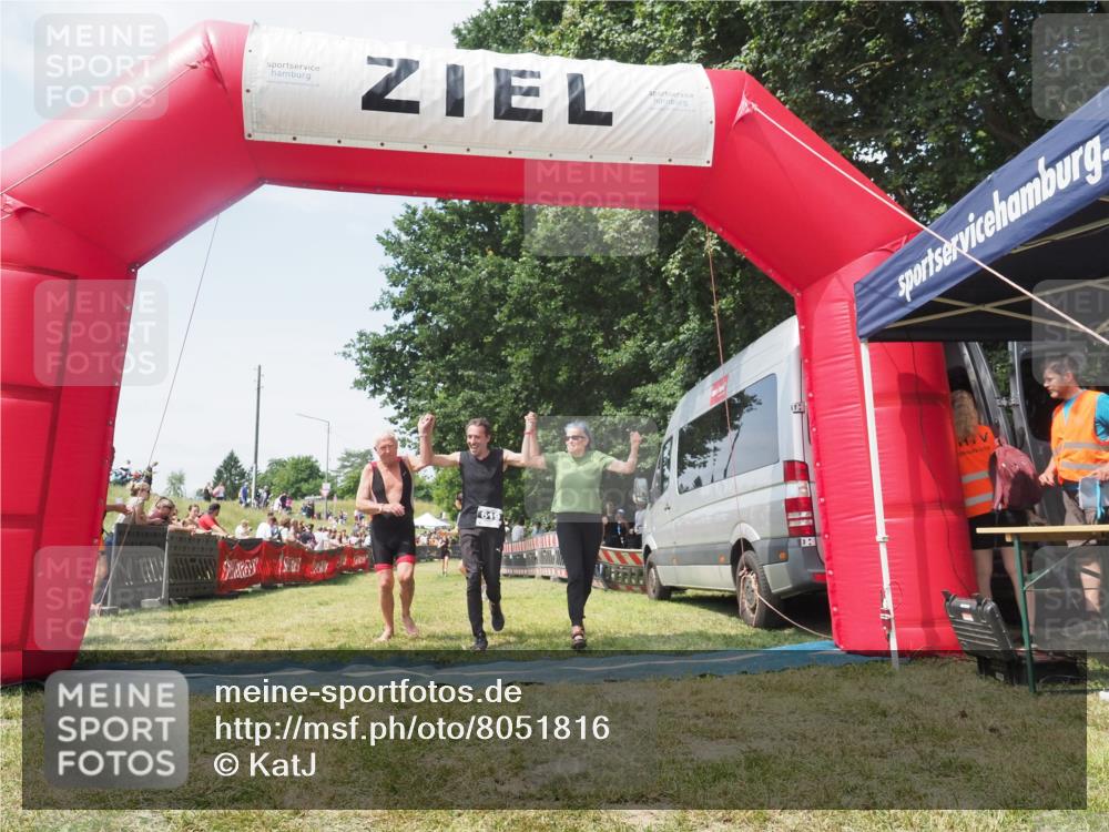 21.06.2025 - 27. Vierlanden-Triathlon KatJ http://msf.ph/oto/8051816 15.06.2025 11:42:35 Ziel 569 meine-sportfotos.de