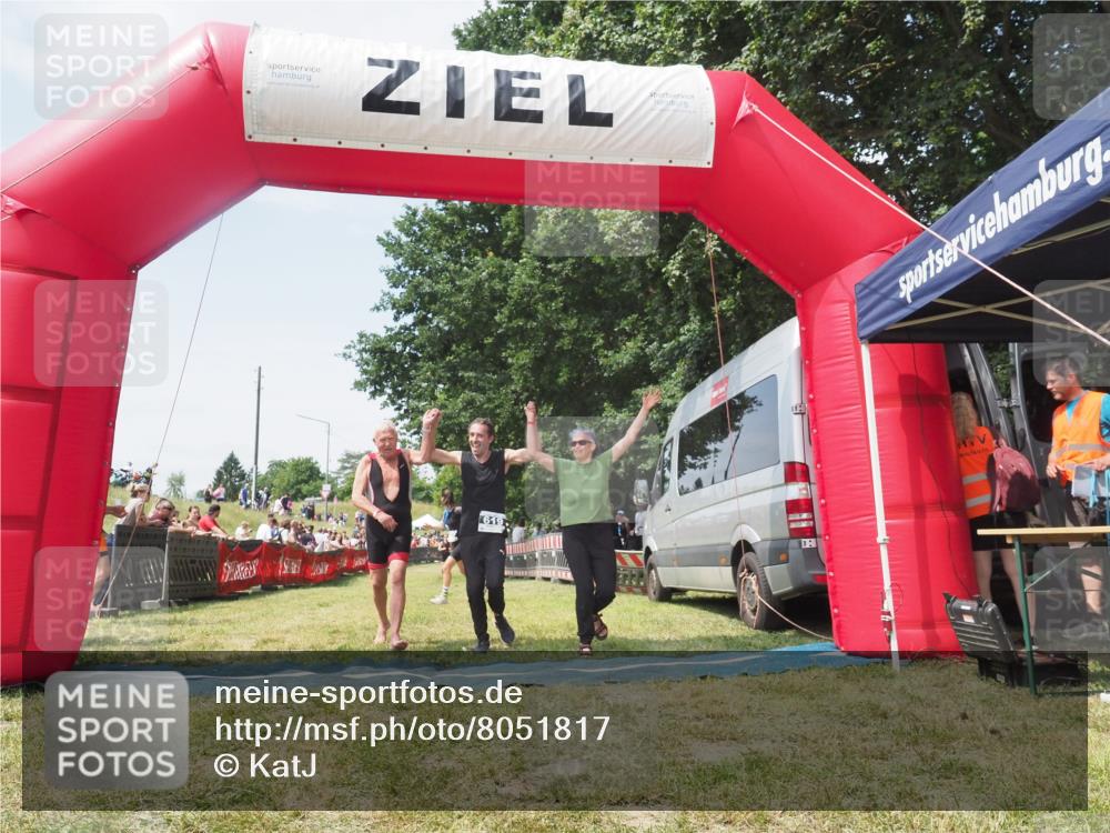 21.06.2025 - 27. Vierlanden-Triathlon KatJ http://msf.ph/oto/8051817 15.06.2025 11:42:35 Ziel 569 meine-sportfotos.de