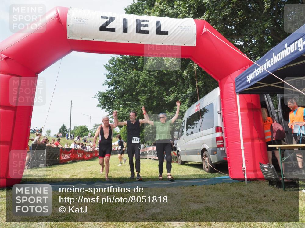 15.06.2025 - 27. Vierlanden-Triathlon KatJ http://msf.ph/oto/8051818 15.06.2025 11:42:35 Ziel 569 meine-sportfotos.de