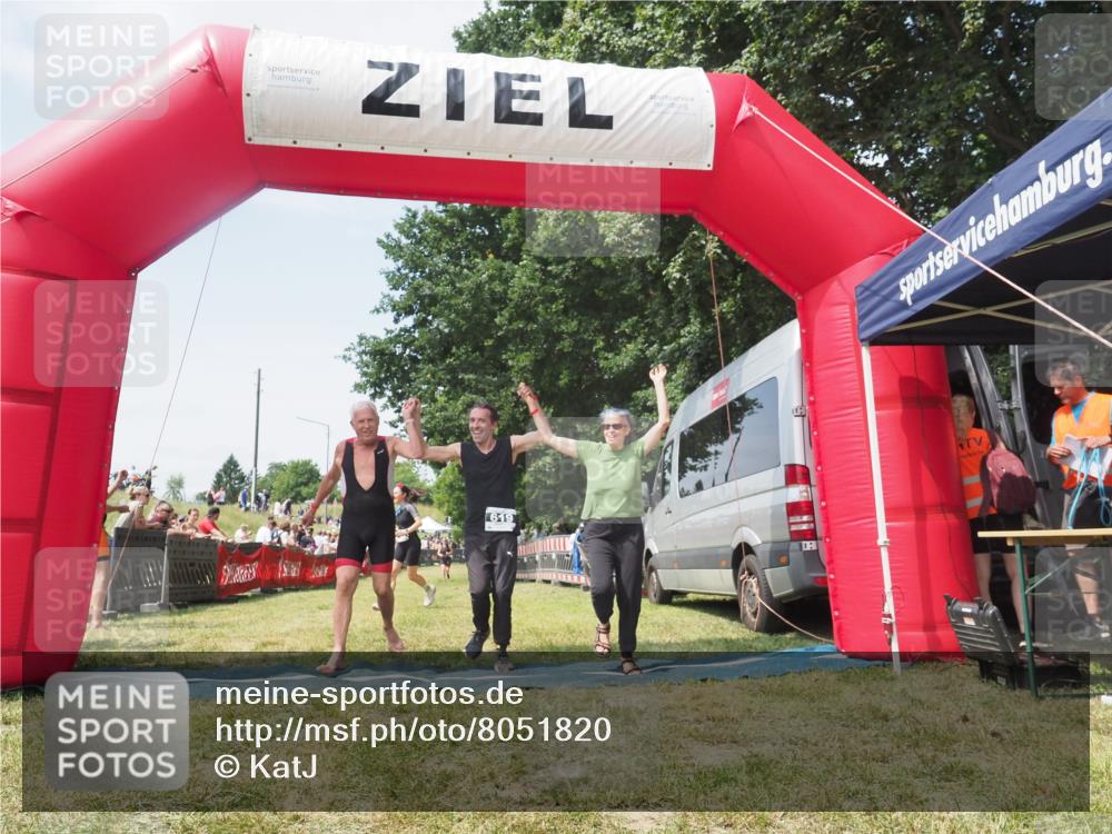21.06.2025 - 27. Vierlanden-Triathlon KatJ http://msf.ph/oto/8051820 15.06.2025 11:42:35 Ziel 569 meine-sportfotos.de