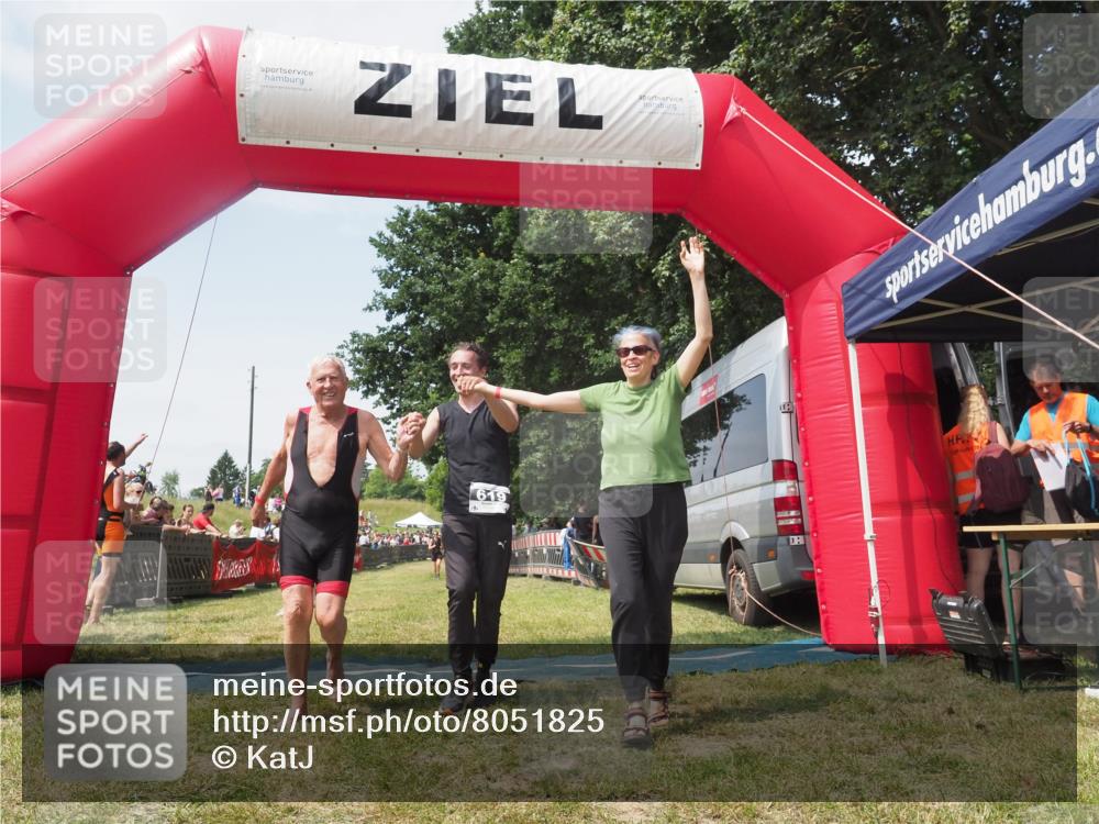 21.06.2025 - 27. Vierlanden-Triathlon KatJ http://msf.ph/oto/8051825 15.06.2025 11:42:36 Ziel 569 meine-sportfotos.de