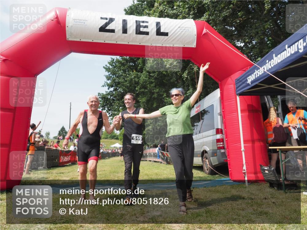 21.06.2025 - 27. Vierlanden-Triathlon KatJ http://msf.ph/oto/8051826 15.06.2025 11:42:36 Ziel 569 meine-sportfotos.de