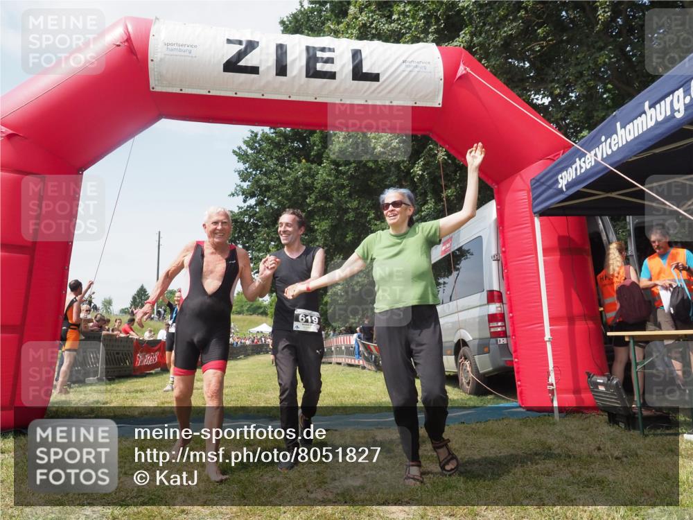 21.06.2025 - 27. Vierlanden-Triathlon KatJ http://msf.ph/oto/8051827 15.06.2025 11:42:36 Ziel 569 meine-sportfotos.de