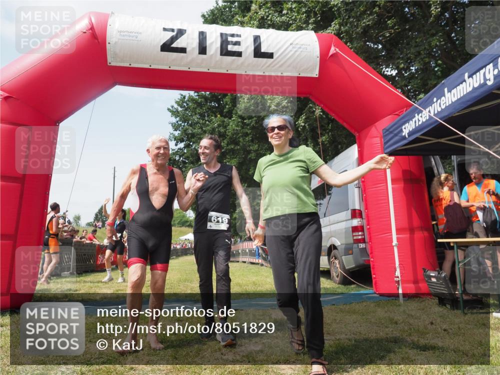 21.06.2025 - 27. Vierlanden-Triathlon KatJ http://msf.ph/oto/8051829 15.06.2025 11:42:36 Ziel 569 meine-sportfotos.de