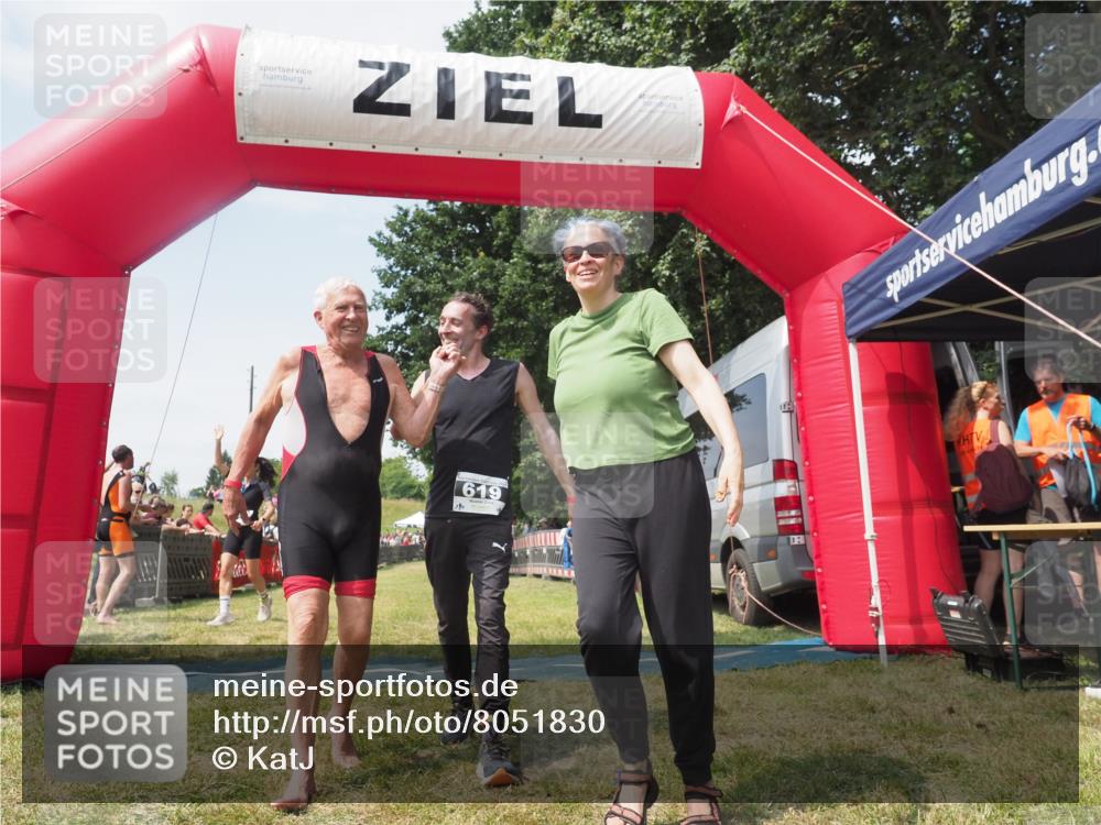 15.06.2025 - 27. Vierlanden-Triathlon KatJ http://msf.ph/oto/8051830 15.06.2025 11:42:36 Ziel 569 meine-sportfotos.de