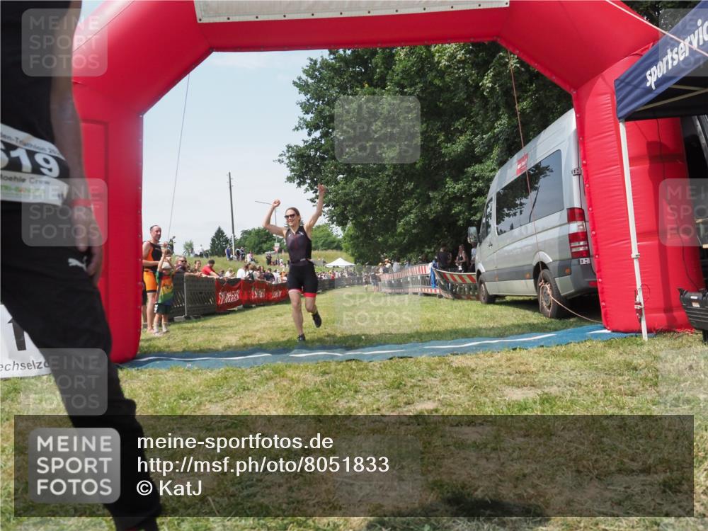 15.06.2025 - 27. Vierlanden-Triathlon KatJ http://msf.ph/oto/8051833 15.06.2025 11:42:43 Ziel 568 meine-sportfotos.de