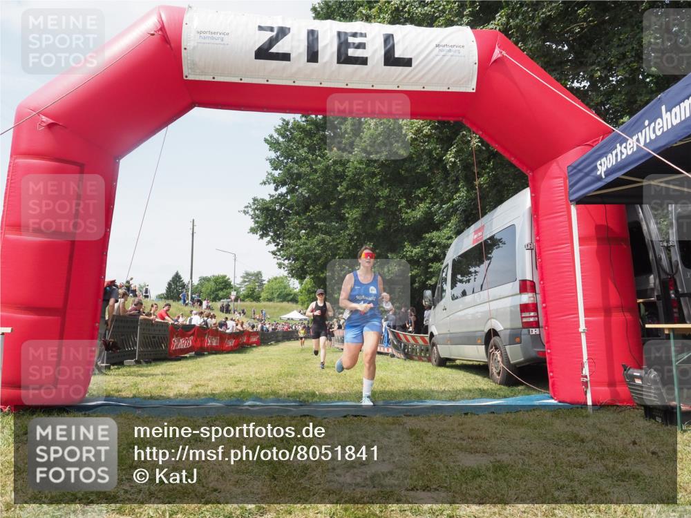 21.06.2025 - 27. Vierlanden-Triathlon KatJ http://msf.ph/oto/8051841 15.06.2025 11:42:54 Ziel 584 meine-sportfotos.de