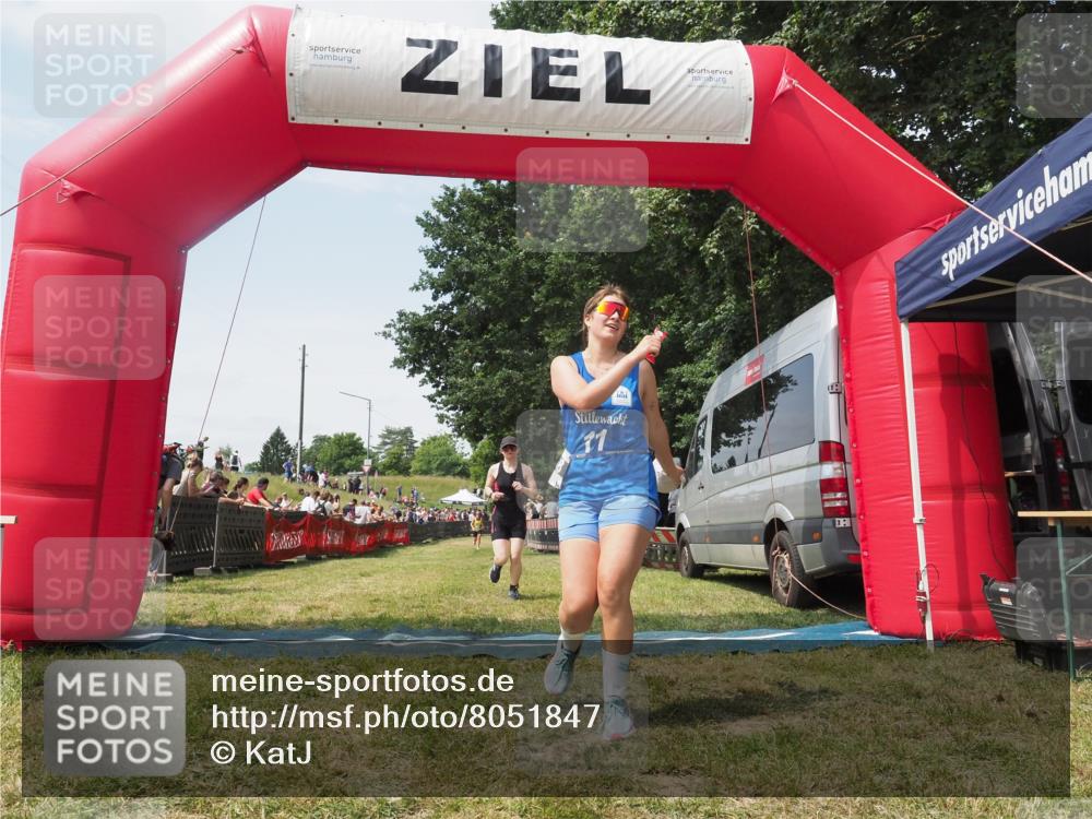 21.06.2025 - 27. Vierlanden-Triathlon KatJ http://msf.ph/oto/8051847 15.06.2025 11:42:55 Ziel 584 meine-sportfotos.de