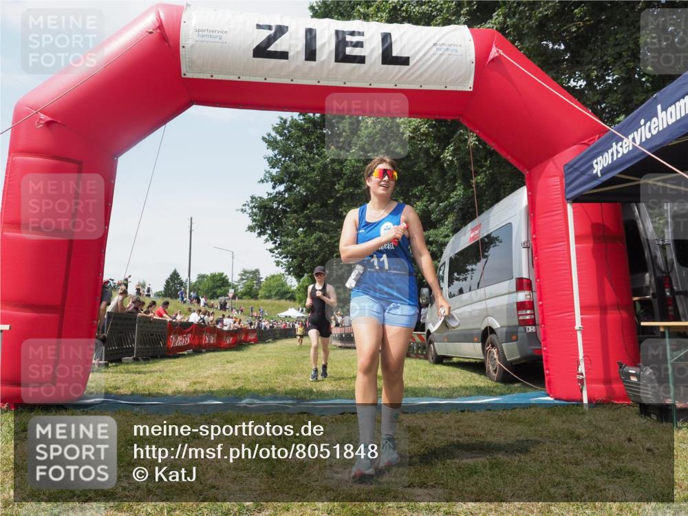 15.06.2025 - 27. Vierlanden-Triathlon KatJ http://msf.ph/oto/8051848 15.06.2025 11:42:55 Ziel 584 meine-sportfotos.de