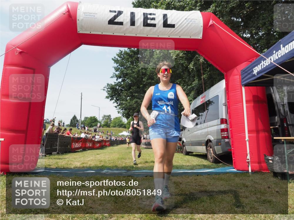 21.06.2025 - 27. Vierlanden-Triathlon KatJ http://msf.ph/oto/8051849 15.06.2025 11:42:55 Ziel 584 meine-sportfotos.de