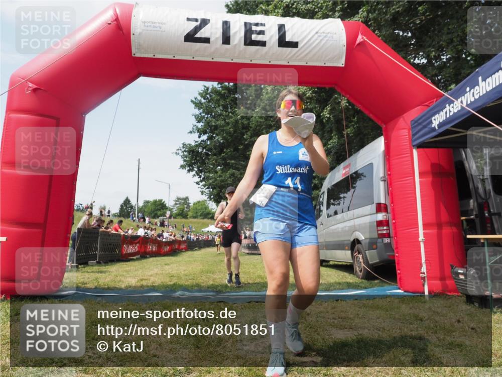 15.06.2025 - 27. Vierlanden-Triathlon KatJ http://msf.ph/oto/8051851 15.06.2025 11:42:56 Ziel 584 meine-sportfotos.de