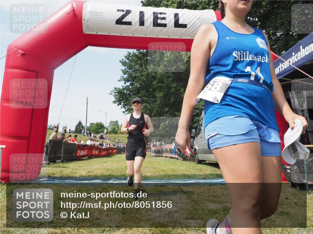 21.06.2025 - 27. Vierlanden-Triathlon KatJ http://msf.ph/oto/8051856 15.06.2025 11:42:57 Ziel 584 meine-sportfotos.de