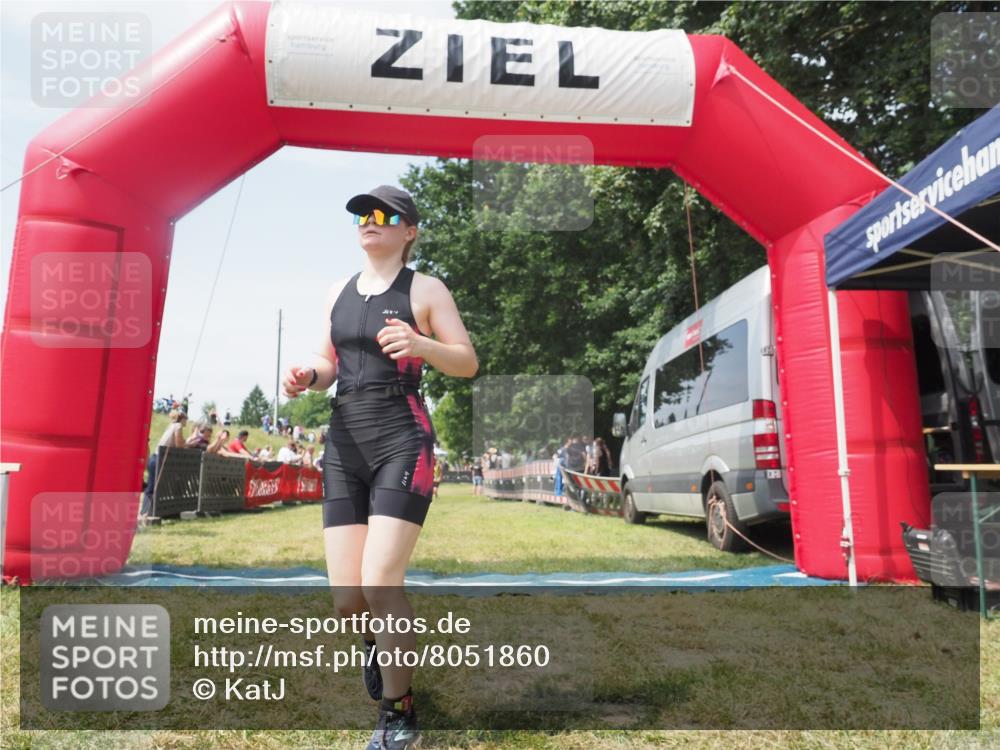 21.06.2025 - 27. Vierlanden-Triathlon KatJ http://msf.ph/oto/8051860 15.06.2025 11:42:57 Ziel 584 meine-sportfotos.de