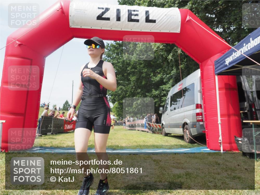 15.06.2025 - 27. Vierlanden-Triathlon KatJ http://msf.ph/oto/8051861 15.06.2025 11:42:57 Ziel 584 meine-sportfotos.de