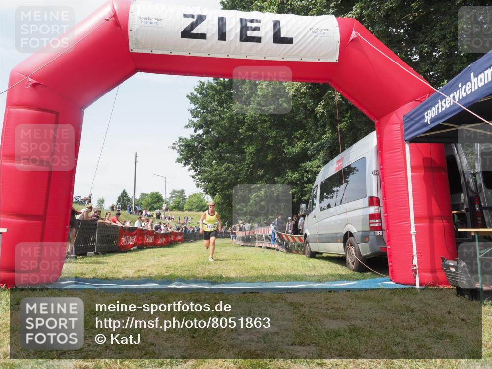 21.06.2025 - 27. Vierlanden-Triathlon KatJ http://msf.ph/oto/8051863 15.06.2025 11:43:01 Ziel  meine-sportfotos.de