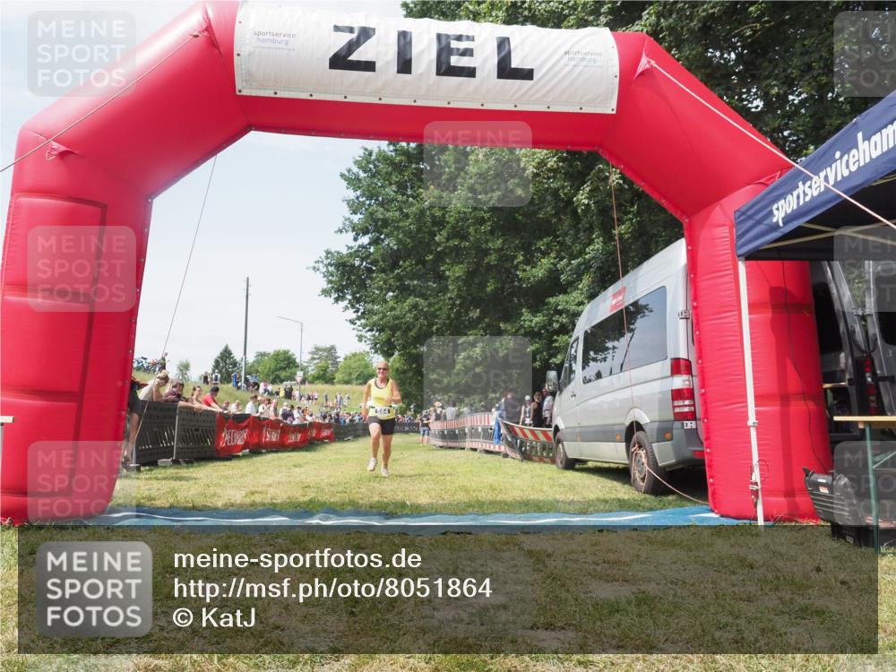 21.06.2025 - 27. Vierlanden-Triathlon KatJ http://msf.ph/oto/8051864 15.06.2025 11:43:01 Ziel  meine-sportfotos.de