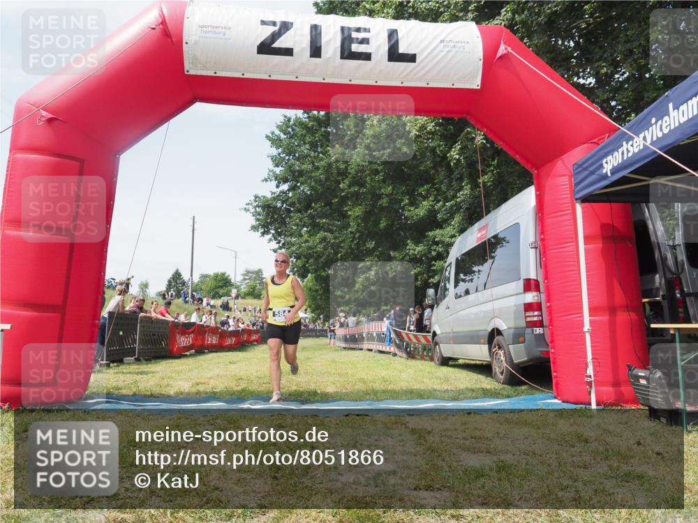 21.06.2025 - 27. Vierlanden-Triathlon KatJ http://msf.ph/oto/8051866 15.06.2025 11:43:01 Ziel  meine-sportfotos.de