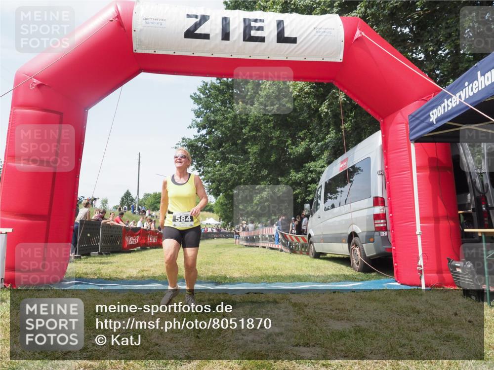21.06.2025 - 27. Vierlanden-Triathlon KatJ http://msf.ph/oto/8051870 15.06.2025 11:43:02 Ziel  meine-sportfotos.de