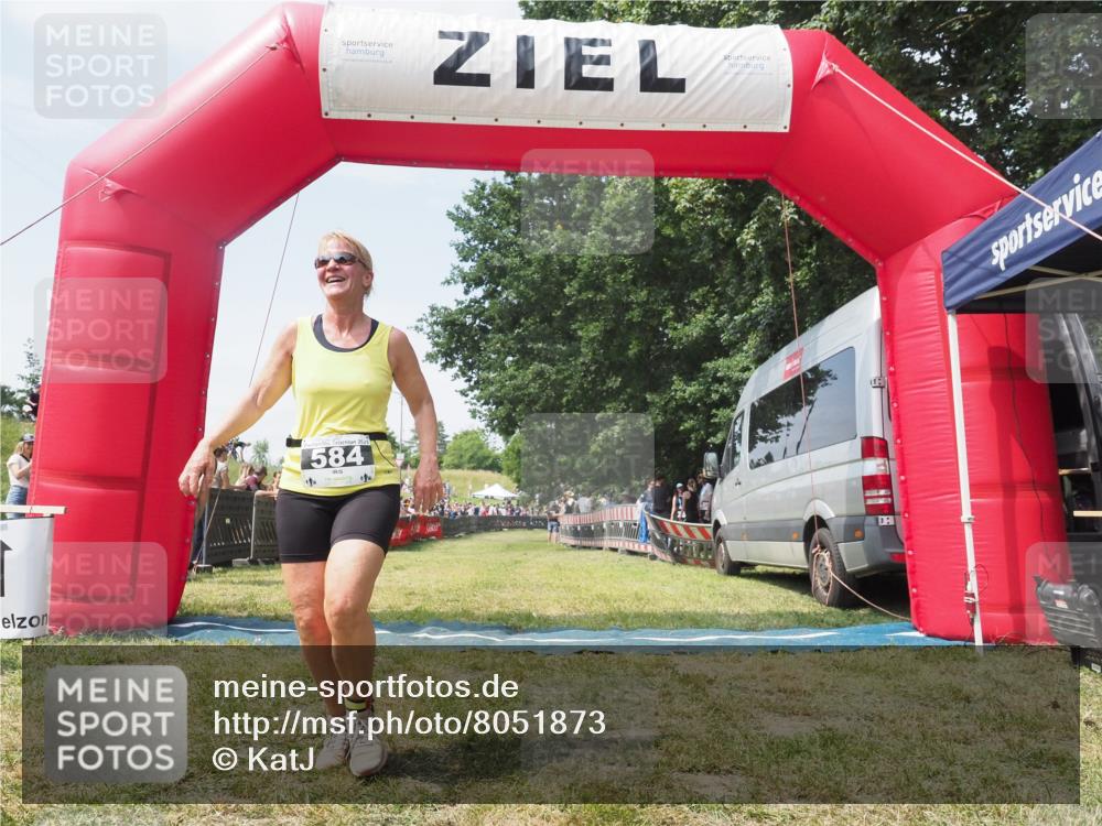 15.06.2025 - 27. Vierlanden-Triathlon KatJ http://msf.ph/oto/8051873 15.06.2025 11:43:02 Ziel  meine-sportfotos.de